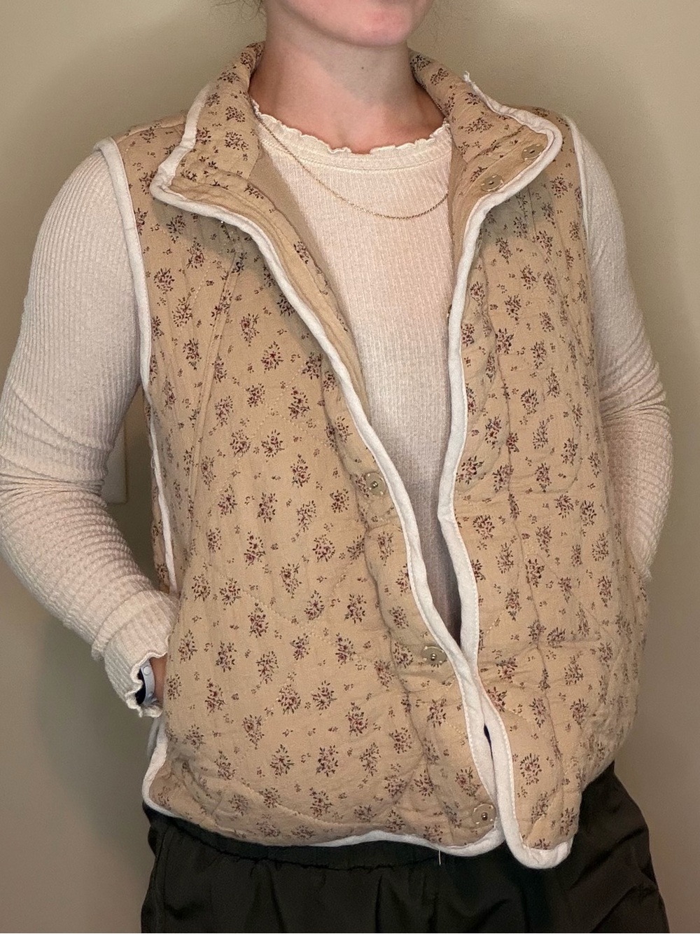 She and Sky Beige Floral Quilted Vest with White Trim - Picture 2 of 8